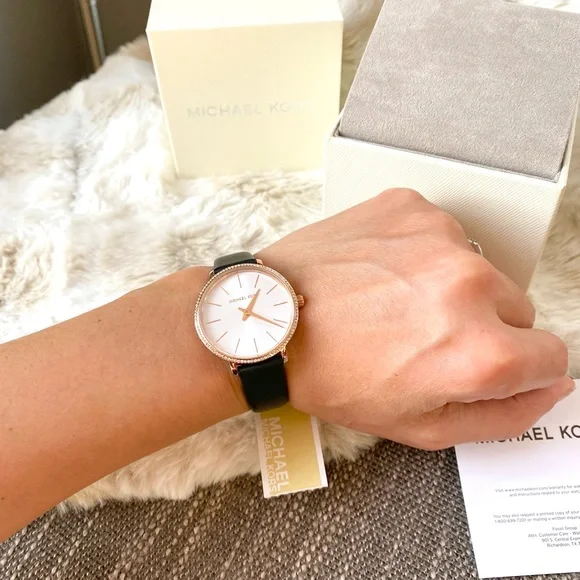 NWT In Box authentic MK rosegold pave leather strap watch - Picture 2 of 5